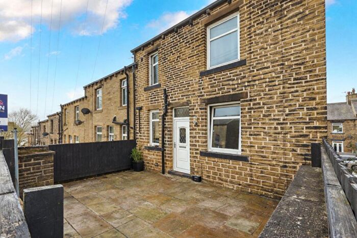 3 Bedroom End Of Terrace House For Sale In Calder Avenue, Halifax, West Yorkshire, HX2