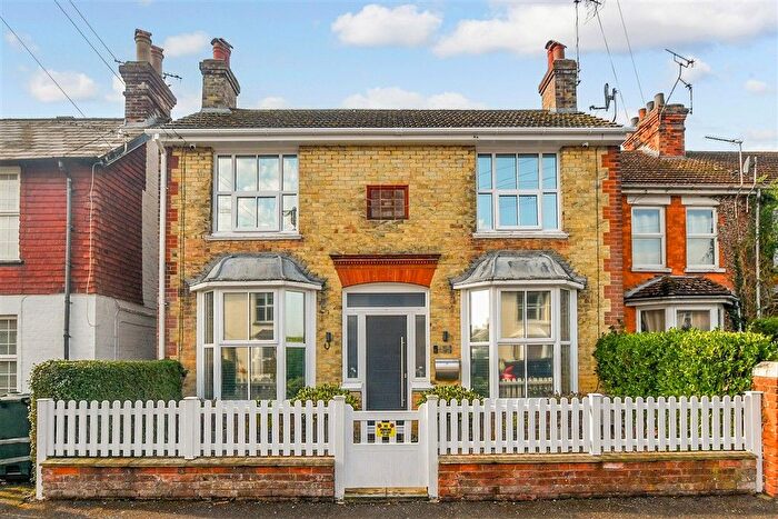 2 Bedroom Link Detached House For Sale In Royds Road, Willesborough, Ashford, Kent, TN24