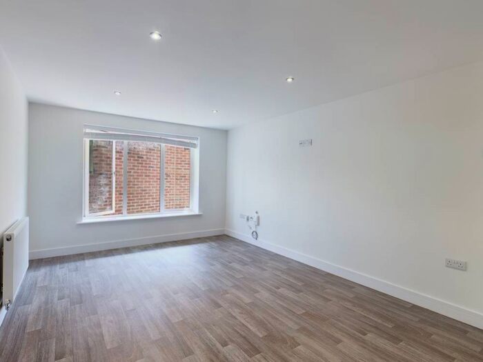 1 Bedroom Flat To Rent In Roman Road, Cheltenham, Gloucestershire, GL51