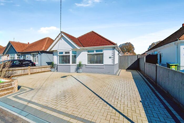 2 Bedroom Detached Bungalow For Sale In Westover Road, Southampton, SO16