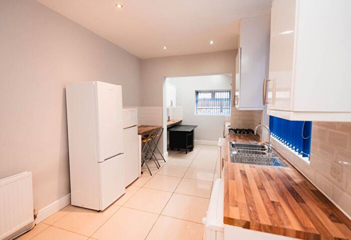 4 Bedroom Terraced House To Rent In Ladybarn, Manchester, M14