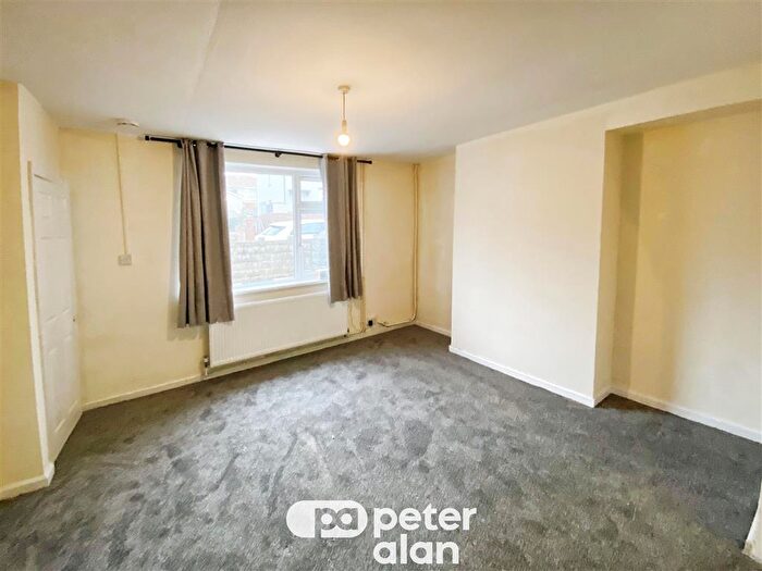 3 Bedroom Semi-Detached House To Rent In Trenant, Hirwaun, Aberdare, CF44