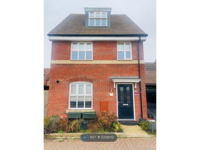 4 Bedroom Detached House To Rent In Longship Drive, Birchley, MK3