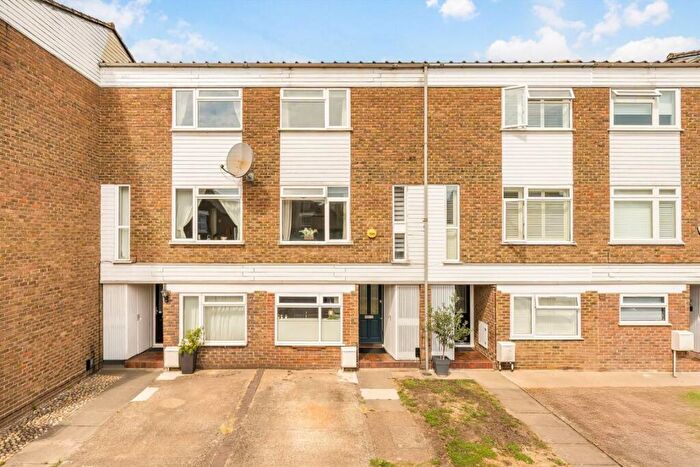 3 Bedroom Terraced House For Sale In Elm Road, Kingston Upon Thames, KT2