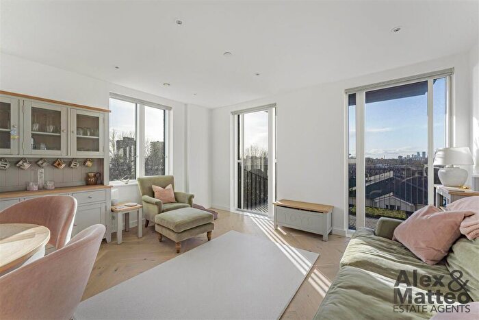 2 Bedroom Flat For Sale In Layard Road, Bermondsey, SE16