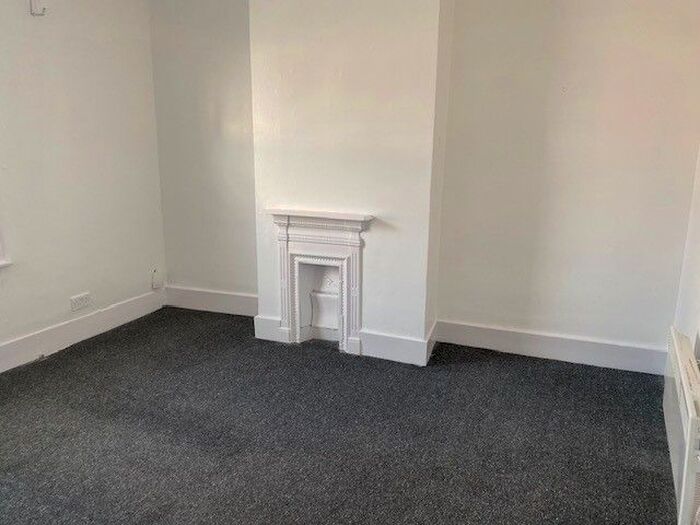 1 Bedroom Flat To Rent In Grovelands Road, Reading, RG30