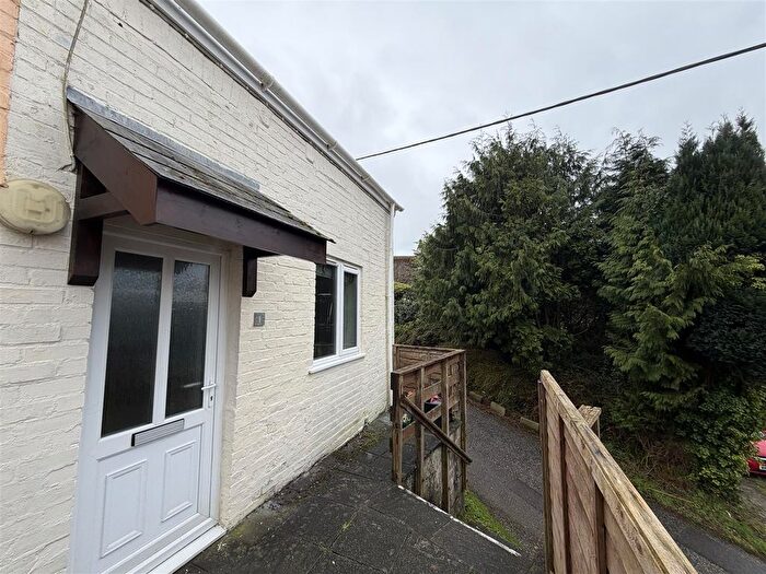 1 Bedroom End Of Terrace House To Rent In South Street, St. Austell, PL25