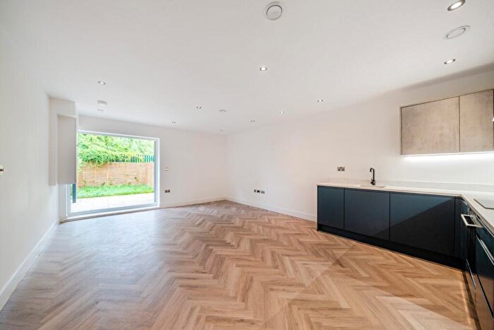 2 Bedroom Flat For Sale In Dagmar Road, Stroud Green, N4