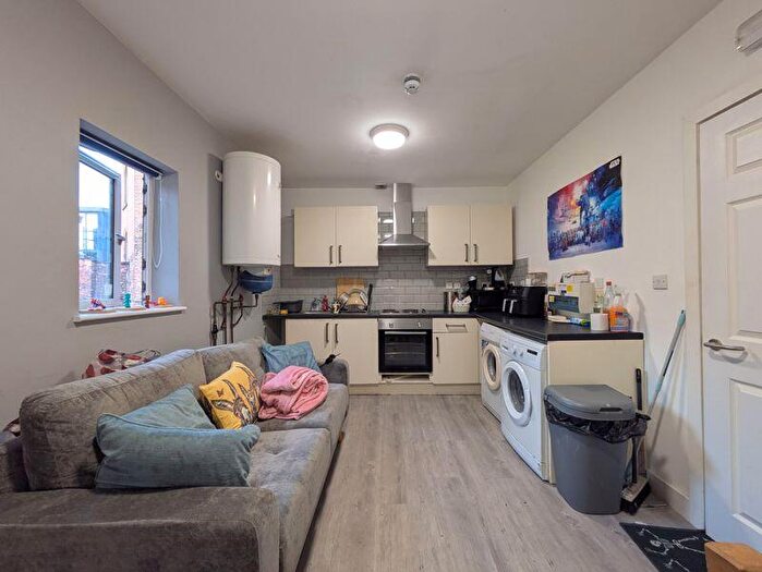 3 Bedroom Flat To Rent In Hockley, Nottingham, NG1