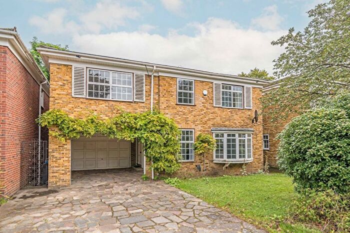 5 Bedroom Detached House To Rent In Cotswold Close, Kingston Upon Thames, KT2