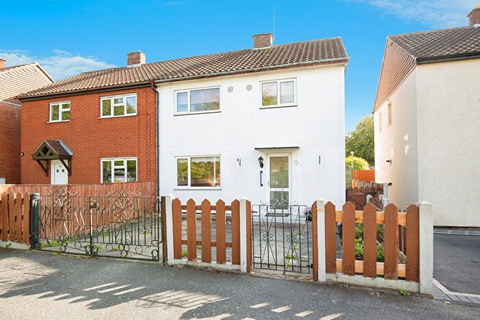 3 Bedroom Semi-Detached House For Sale In Dukes Road, Dordon, B78