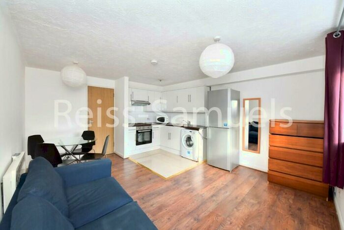 1 Bedroom Flat To Rent In Ambassador Square, Isle Of Dogs, London, E14