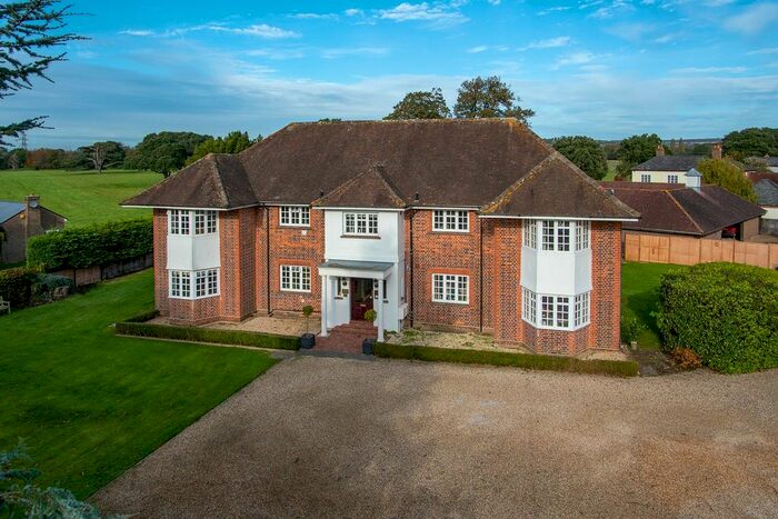 2 Bedroom Flat For Sale In Aldingbourne Drive, Crockerhill, Chichester PO18