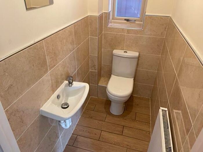 4 Bedroom House To Rent In Pilot Drive, Hucknall, Nottingham, NG15