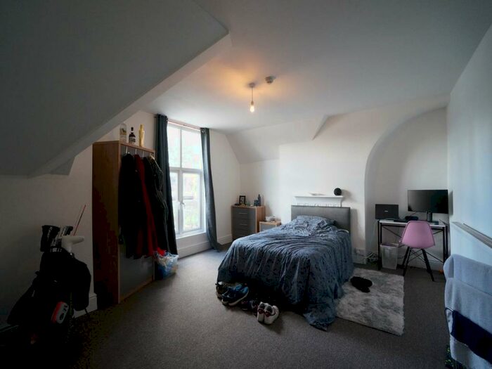 6 Bedroom House To Rent In College Road, Bangor, Gwynedd, LL57