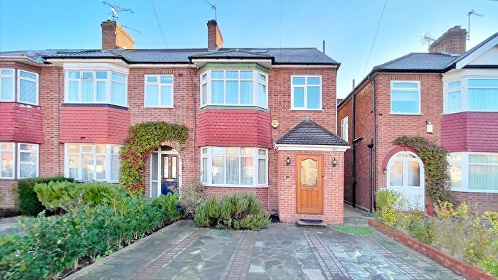 4 Bedroom End Terrace House For Sale In Weardale Gardens, Enfield, EN2