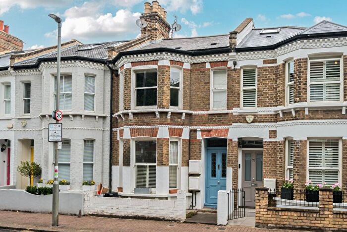 2 Bedroom Flat For Sale In Shuttleworth Road, London, SW11