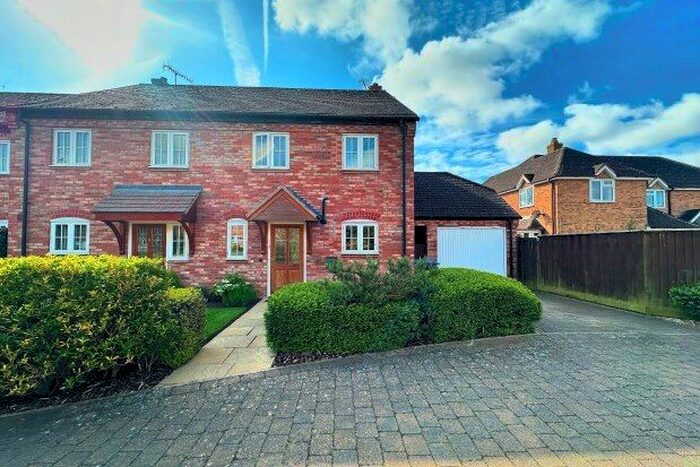 3 Bedroom End Of Terrace House To Rent In Limes Avenue, Stratford-Upon-Avon, CV37