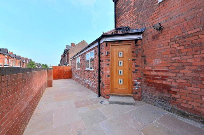 2 Bedroom Flat To Rent In Carlyle Road, Edgbaston, Birmingham, B16