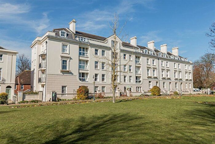 3 Bedroom Flat To Rent In Dane John Court, Canterbury, Kent, CT1