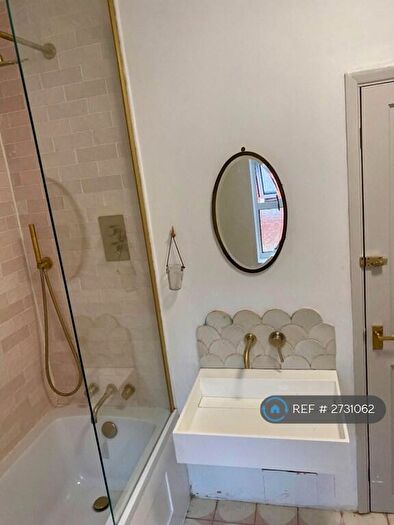 4 Bedroom Semi-Detached House To Rent In Wantage Road, Reading, RG30