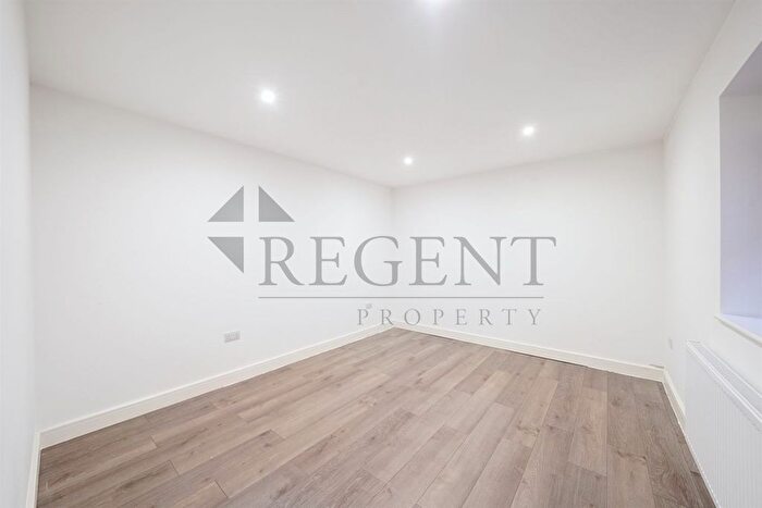 1 Bedroom Flat To Rent In The Gables, Tanyard Lane, DA5