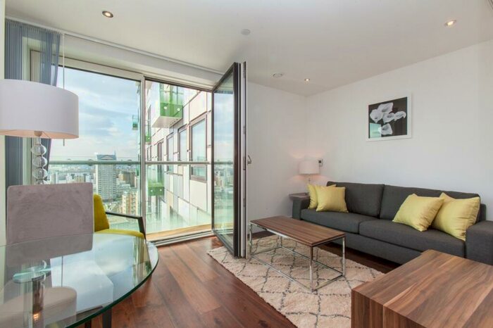 Flat To Rent In Lincoln Plaza, Canary Wharf, London, E14