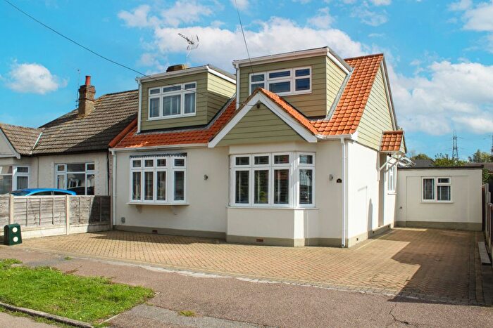 5 Bedroom Semi-Detached House For Sale In First Avenue, Wickford, SS11