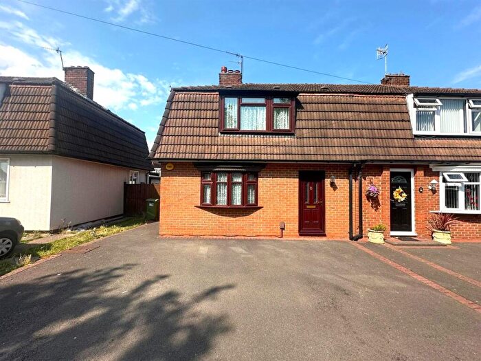 3 Bedroom Semi-Detached House To Rent In Lawnwood Road, Dudley, DY2