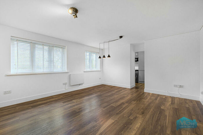 2 Bedroom Apartment To Rent In Blackdown Close, East Finchley, London, N2