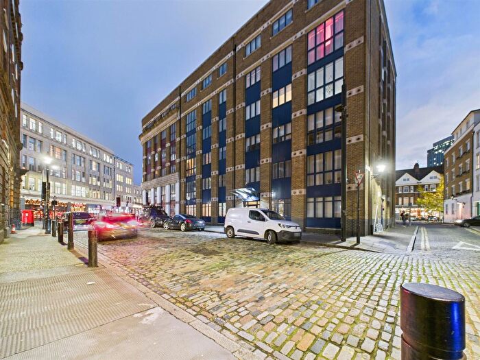 1 Bedroom Flat For Sale In Bishops Court, Folgate Street, E1