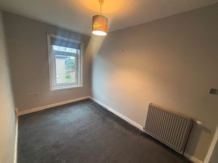 3 Bedroom Apartment To Rent In Balgraybank Street, Springburn, G21