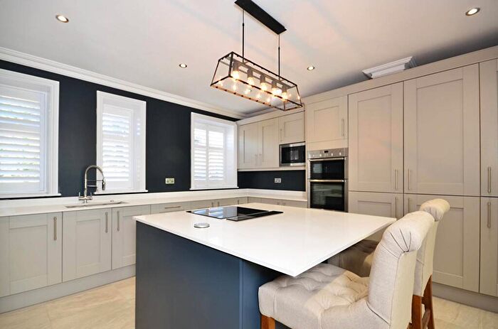 2 Bedroom Flat To Rent In Sandy Lane, Woking, GU22