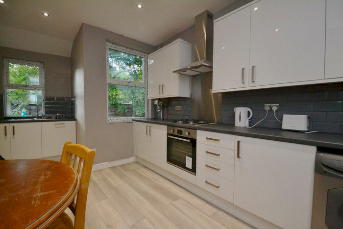 6 Bedroom Terraced House To Rent In Lombard Grove, Fallowfield, Manchester, M14