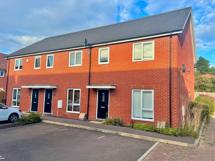 3 Bedroom Terraced House To Rent In Bowling Green Close, Bletchley, MK2