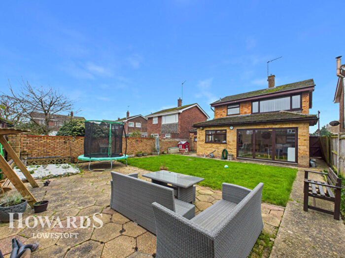 3 Bedroom Detached House For Sale In Claydon Drive, Oulton Broad, NR32