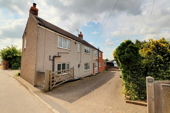 3 Bedroom Detached House For Sale In North Street, Owston Ferry, DN9