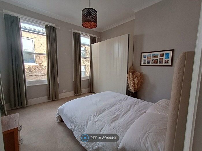 2 Bedroom Flat To Rent In Queens Road, London, E11
