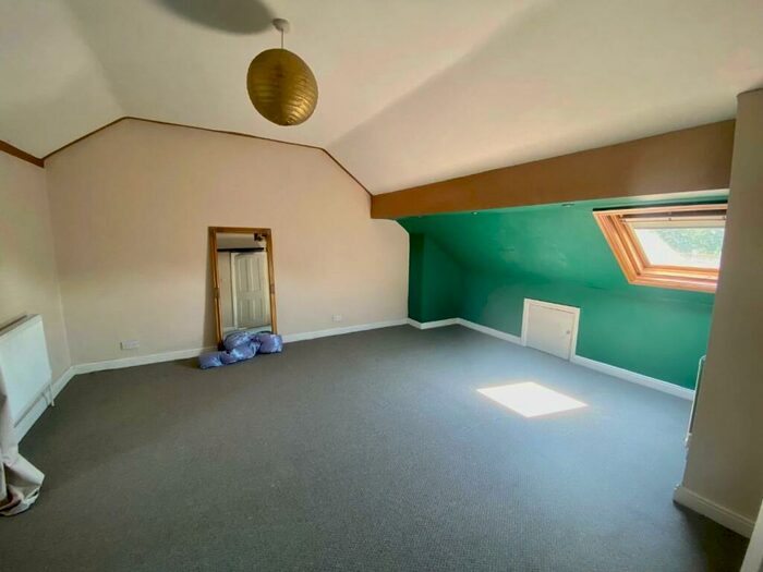 5 Bedroom Semi-Detached House For Sale In Sheringham Road, Manchester, M14