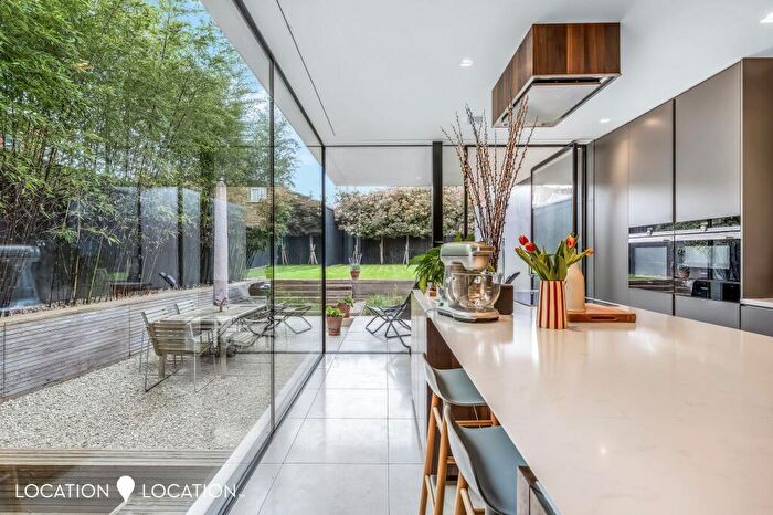 4 Bedroom Apartment For Sale In Manor Road, London, N16