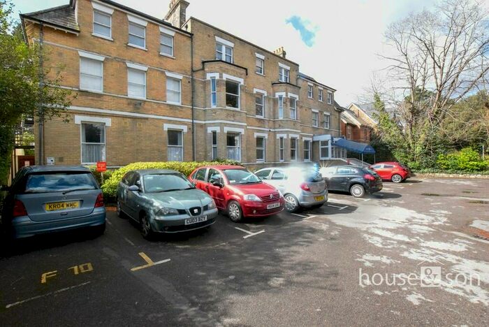 Flat To Rent In Poole Road, West Cliff, Bournemouth, BH2