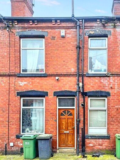1 Bedroom Terraced House For Sale In Marley Grove, Beeston, Leeds, LS11