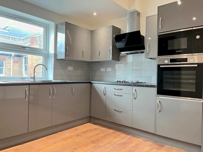 2 Bedroom Flat To Rent In The Avenue, Tottenham, N17