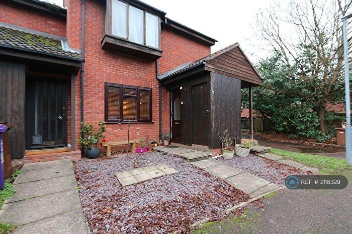 2 Bedroom Flat To Rent In Millstream Close, Hitchin, SG4