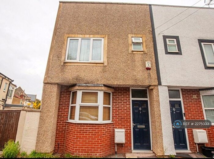 3 Bedroom Terraced House To Rent In Staple Hill Road, Bristol, BS16