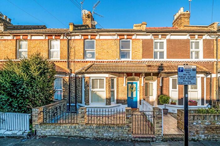 2 Bedroom Flat To Rent In Glebe Street, Chiswick, W4