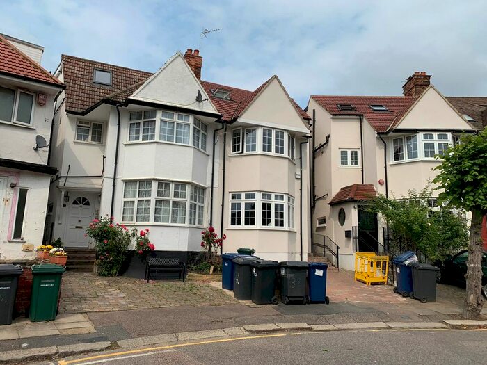 Studio To Rent In Clifton Gardens, Golders Green, NW11