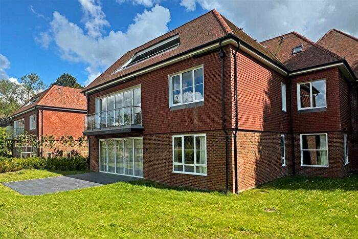 2 Bedroom Apartment For Sale In Furze Hill, Kingswood, KT20