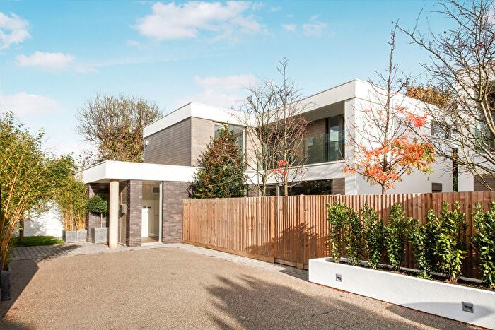 4 Bedroom Detached House For Sale In Konstanz Close, East Sheen, SW14