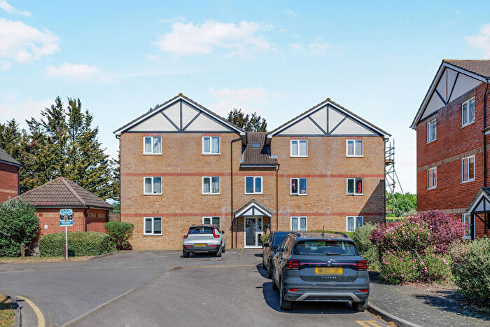 2 Bedroom Flat To Rent In Foxglove Way, Wallington, SM6